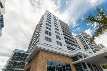 Monte Carlo Suites In Miami Beach