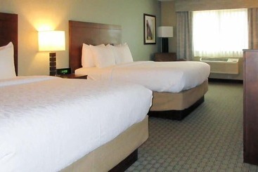 هتل Amerivu Inn And Suites  Chisago City