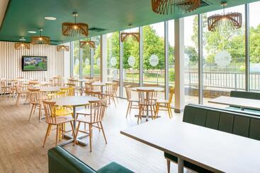 هتل Bisham Abbey National Sports Centre