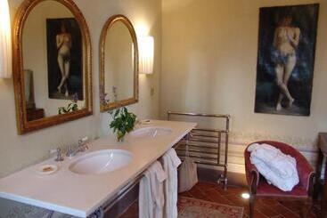 هتل Borgo Pignano Tuscany