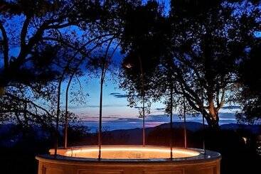هتل Borgo Pignano Tuscany