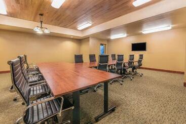 Clarion Hotel & Suites