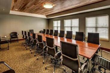 Clarion Hotel & Suites