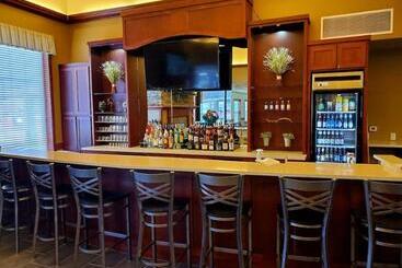 Clarion Hotel & Suites