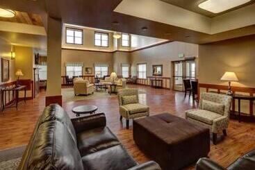 Clarion Hotel & Suites