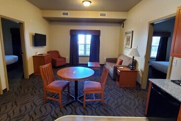 Clarion Hotel & Suites