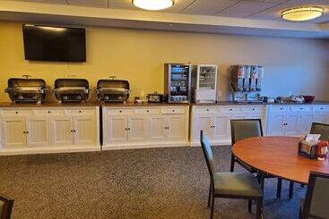 Clarion Hotel & Suites