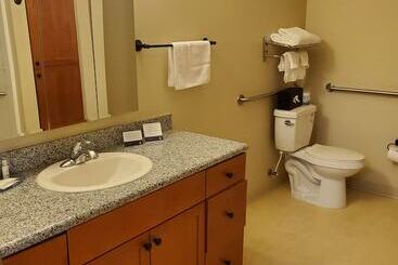 Clarion Hotel & Suites