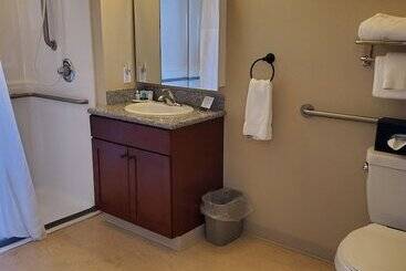 Clarion Hotel & Suites