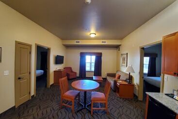 Clarion Hotel & Suites