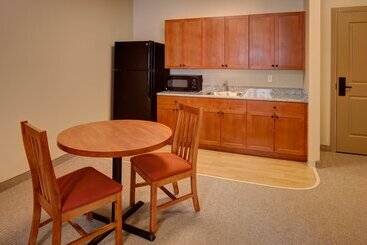 Clarion Hotel & Suites