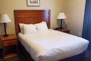 Clarion Hotel & Suites