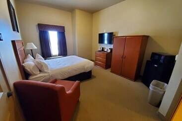 Clarion Hotel & Suites