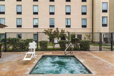 هتل Comfort Suites Carlsbad