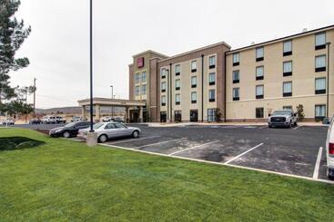 هتل Comfort Suites Carlsbad