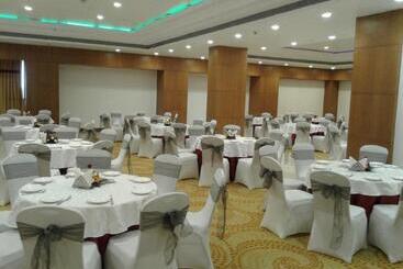 هتل Country Inn & Suites By Radisson Bathinda