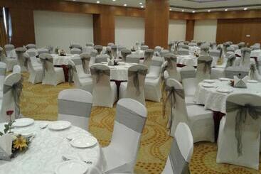 هتل Country Inn & Suites By Radisson Bathinda