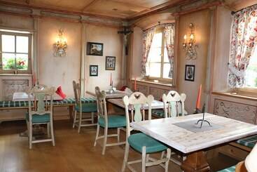 هتل Deva Villa Mittermaier