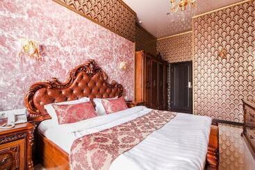 هتل Golden House