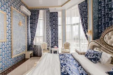 هتل Golden House