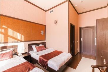 هتل Golden House