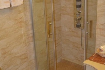هتل Golden House