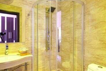هتل Golden House