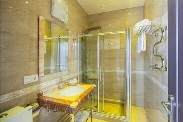 هتل Golden House