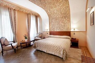 Grand Hotel Villa De France
