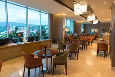 هتل Holiday Inn Cúcuta, An Ihg