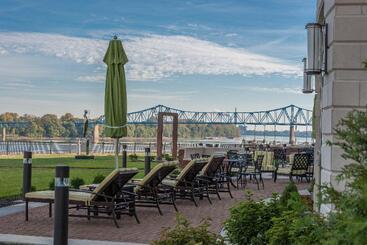 هتل Holiday Inn Owensboro Riverfront, An Ihg