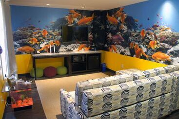 هتل Home Inn & Suites Regina Airport