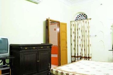 هتل Janak Palace