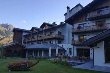 Montana Lodge & Spa, By R Collection Hotels - La Thuile