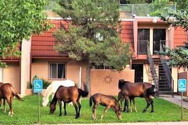 酒店 Pinecliff Village Resort