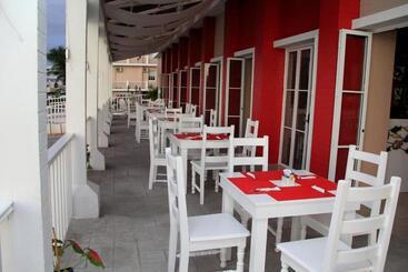 هتل Ramada Tikal Isla De Flores