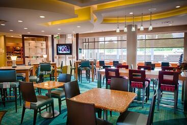 هتل Springhill Suites By Marriott Canton