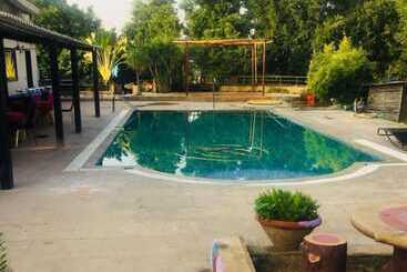 هتل The Awesome Farms & Resorts