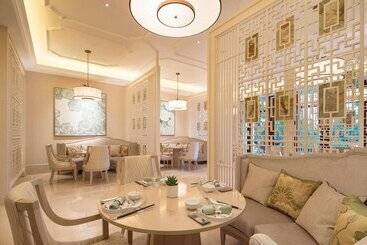 هتل The Westin Zhujiajian Resort, Zhoushan