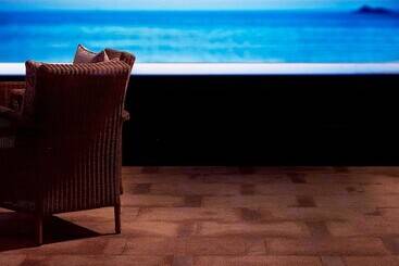 هتل The Westin Zhujiajian Resort, Zhoushan