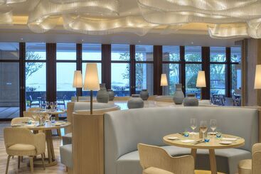 هتل The Westin Zhujiajian Resort, Zhoushan