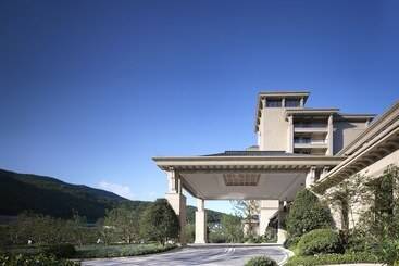 هتل The Westin Zhujiajian Resort, Zhoushan