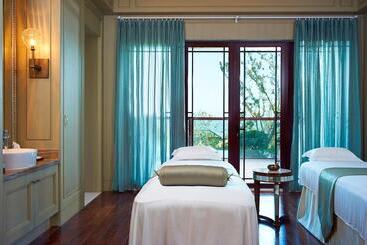 هتل The Westin Zhujiajian Resort, Zhoushan