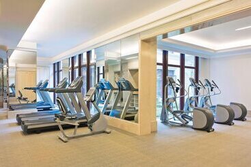 هتل The Westin Zhujiajian Resort, Zhoushan