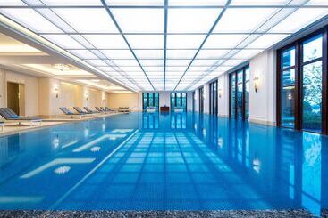 هتل The Westin Zhujiajian Resort, Zhoushan