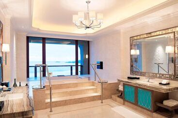 هتل The Westin Zhujiajian Resort, Zhoushan