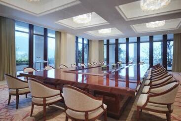 هتل The Westin Zhujiajian Resort, Zhoushan