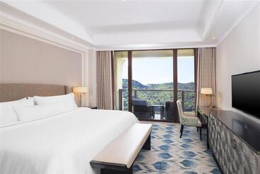 هتل The Westin Zhujiajian Resort, Zhoushan