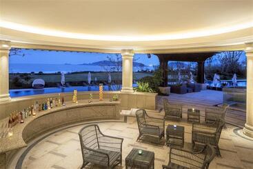 هتل The Westin Zhujiajian Resort, Zhoushan