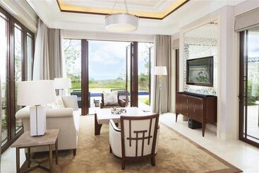 هتل The Westin Zhujiajian Resort, Zhoushan